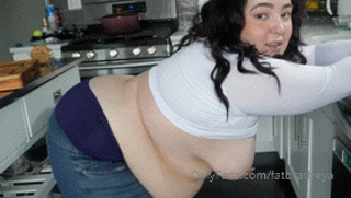 1018768610_i-need-pregnancy-jeans-well-i-ve-officially-sized-out-of-n_2.mp4