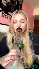983055297_weed-pants_22.mp4