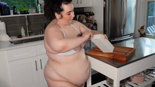 1175101077_diabetic-eats-pure-sugar-i-received-a-treat-from-someone-s_0.mp4