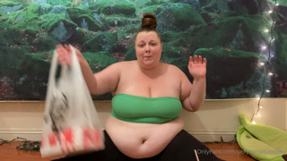 339866095_getting-fatter-lazier-day-by-day-kfc-stuffing-im-so-lazy_0.m4v