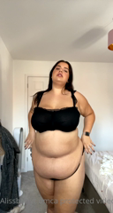 197916972_jiggle-so-much-whilst-i-walk_0.m4v