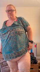 827111583_trying-on-a-new-outfit-i-was-thinking-of-doing-a-messy-stuf_0.m4v