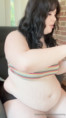 1682453013_six-yummy-tacos-down-the-hatch-for-this-lady-also-vampire_0.mp4