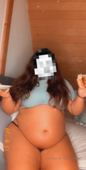 40253050_my-yesterdays-midnight-snack-who-wanna-feed-me-more-make_1.mp4