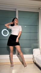 Cute outfit, oil pantyhose, videography, and photography at the same time.mp4