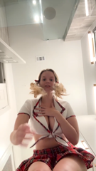 redgifs_skybluepalevioletredaruanas.mp4