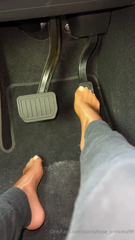 865900281_wonder-how-sweaty-these-will-get-throughout-the-day_0.m4v