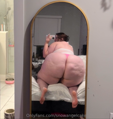 1871516546_come-hold-my-phone-for-me_0.mp4