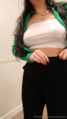 941472439_trying-on-clothes-that-don-t-fit-me-anymore-the-last-one_0.mp4