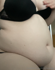 920811237_oil-belly-play-i-m-super-soft-because-this-belly-was-empty_2.mp4