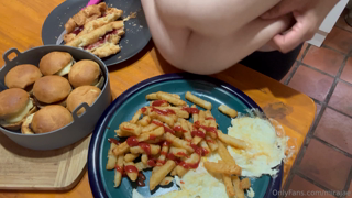 1200881991_whos-a-happy-belly-bellissima-is-a-very-happy-belly-my-bi_0.mp4