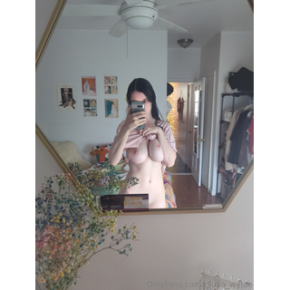 giulia_wylde_p157.jpg