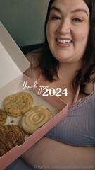 1464402848_goodbye-2024-my-sexiest-year-yet_0.mp4