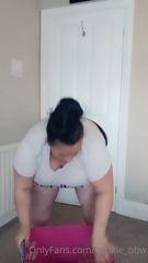 69534414_watch-me-squeeze-in-some-jeans-thatused-to-fit-me_0.m4v