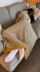 1461239243_the-holiday-season-was-made-for-lounging-around-in-tights_0.mp4