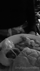 51860102_xxl-burger-for-an-xxl-appetite-i-particularly-like-the-bi_0.m4v