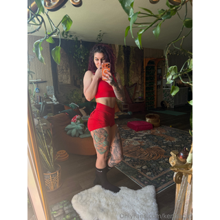 kenisagirl_2546163742_source.png