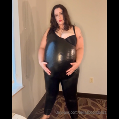 1379309112_padding-with-a-yoga-ball-to-try-out-my-dream-belly-size-shap_0.mp4