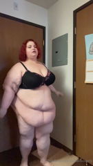 1443145669_taking-it-nice-and-slow-with-a-hammy-cameo_0.mp4