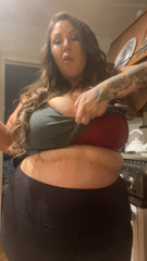 829841104_another-saga-of-lauren-having-munchies-and-dancing-in-the_0.mp4