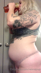 102216251_insatiable-gluttony-vibrator-on-my-pussy-while-i-shove-hug_1.m4v