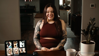 989853747_after-a-large-gap-in-modeling-jobs-rosie-is-ready-to-get-ba_0.mp4