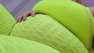 335697283_spandex-curves-i-cant-think-of-a-better-combo_0.mp4