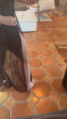 597969571_butt-says-hi-its-hot-outside_0.m4v