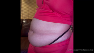 301057926_gluttony-unleashed-fat-bimbo-burger-binge-showoff-looks_0.m4v
