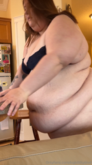 1682499382_here-s-some-belly-hang-and-jiggles-to-get-your-weekend-start_0.mp4