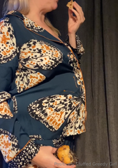 1462198524_getting-fat-for-february-day-11-these-pjs-fit-perfectly_0.mp4
