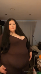 895330676_i-love-how-my-belly-looks-in-this-jumpsuit-even-better-when_0.m4v
