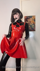 532562334_first-time-layering-latex-and-it-feels-so-good-teasing-you_1.m4v