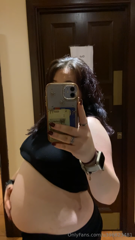 2003466983_bloating-in-public-after-so-much-food-is-so-embarrassingly-h_0.mp4