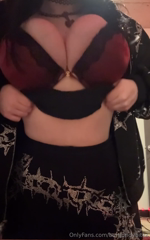 pushed myself to go to the mall (alone ofc) & found this SEXYYY PERFECT STUNNING new lace set 🤩NEW FAVVV & i got.mp4