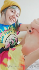 swipe 4 video come smell and taste my hot n cheesy n salty foot with mr after a long ride on my lo 5.mp4