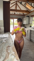 1246911395_the-fairy-liquid-is-making-everything-so-slippery-and-not-j_2.mp4