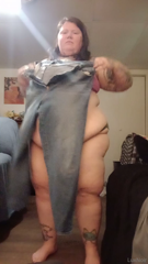 1002638796_outgrown-jeans-whew-watch-me-fight-with-these-two-tight-jean_0.mp4