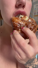 1677840466_double-indulgence-friday-this-morning-i-bought-apple-fritter_3.mp4