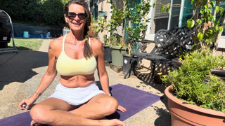 03.Core YogaToned Tuesday Twenty Minute Core Flow.mp4