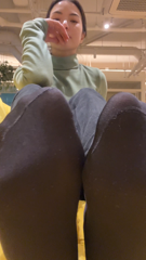 Foot play [906313876].mp4