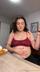 1101222136_mcdonalds-stuffing-this-bloated-me-up-so-much_0.mp4