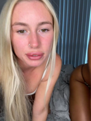 SexySaraxxoo_2026-05-17_16-39-17_012.mp4