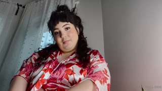 494795446_mommy-fattens-her-little-piggy-what-s-a-mommy-like-me-to_0.mp4