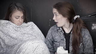 JustLetMeHelpYou_s01_GiaDerza_EvelynClaire_2160p_h264.mp4