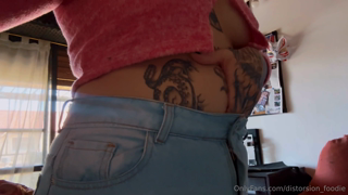 1253715899_i-need-some-new-jeans_0.mp4