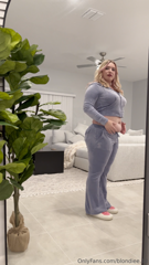 1289919208_what-do-you-think-does-this-mirror-make-me-look-fat_0.mp4