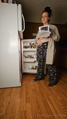 1557506590_uh-oh-i-was-caught-raiding-the-fridge-in-the-middle-of-the_0.mp4