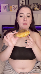 1509533925_donuts-whats-your-favourite-sweet-treat-give-me-some-su_0.mp4