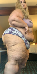 8381218_oh-hotel-room-dancing-1min_0.mp4